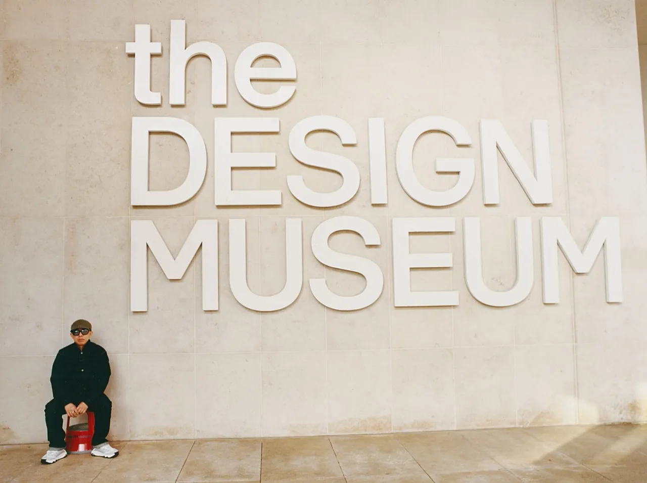 NIGO photographié au Design Museum