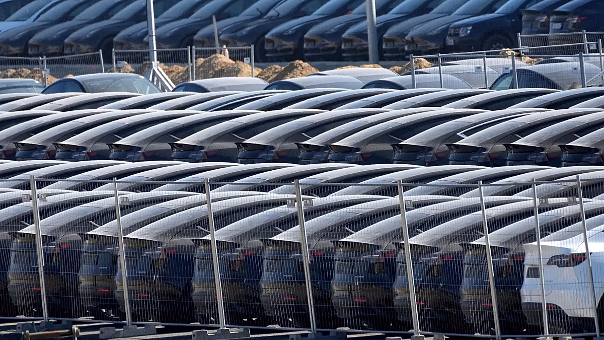 Neuf pays de l'UE se rebellent contre les objectifs verts de l'UE pour les voitures et camionnettes de fonction
