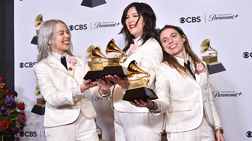 Phoebe Bridgers, de gauche à droite, Lucy Dacus et Julien Baker de Boygenius à la 66e cérémonie annuelle des Grammy Awards
