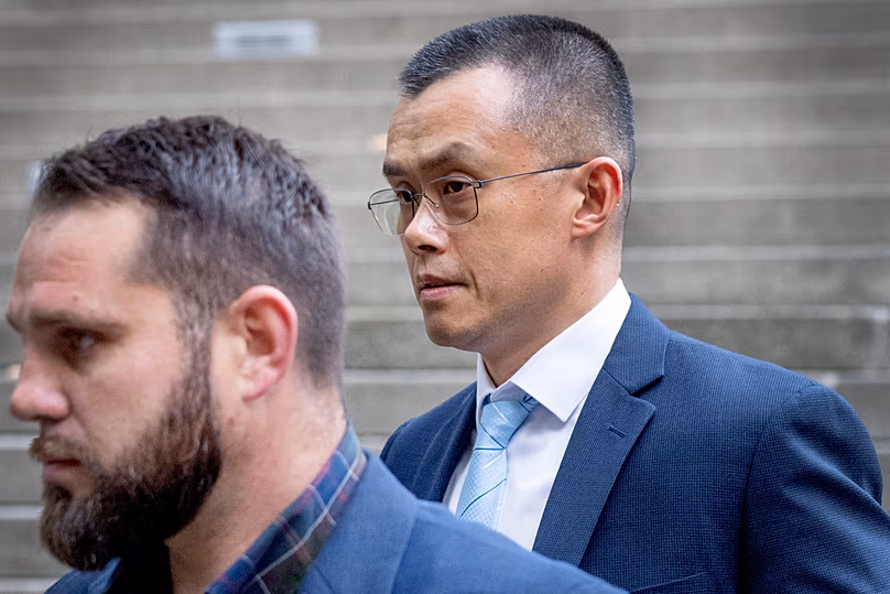 DÉPOSER. Le fondateur et PDG de Binance, Changpeng Zhao, quitte le tribunal fédéral après avoir plaidé coupable de violations des lois américaines anti-blanchiment d'argent, Seattle, novembre 2023.