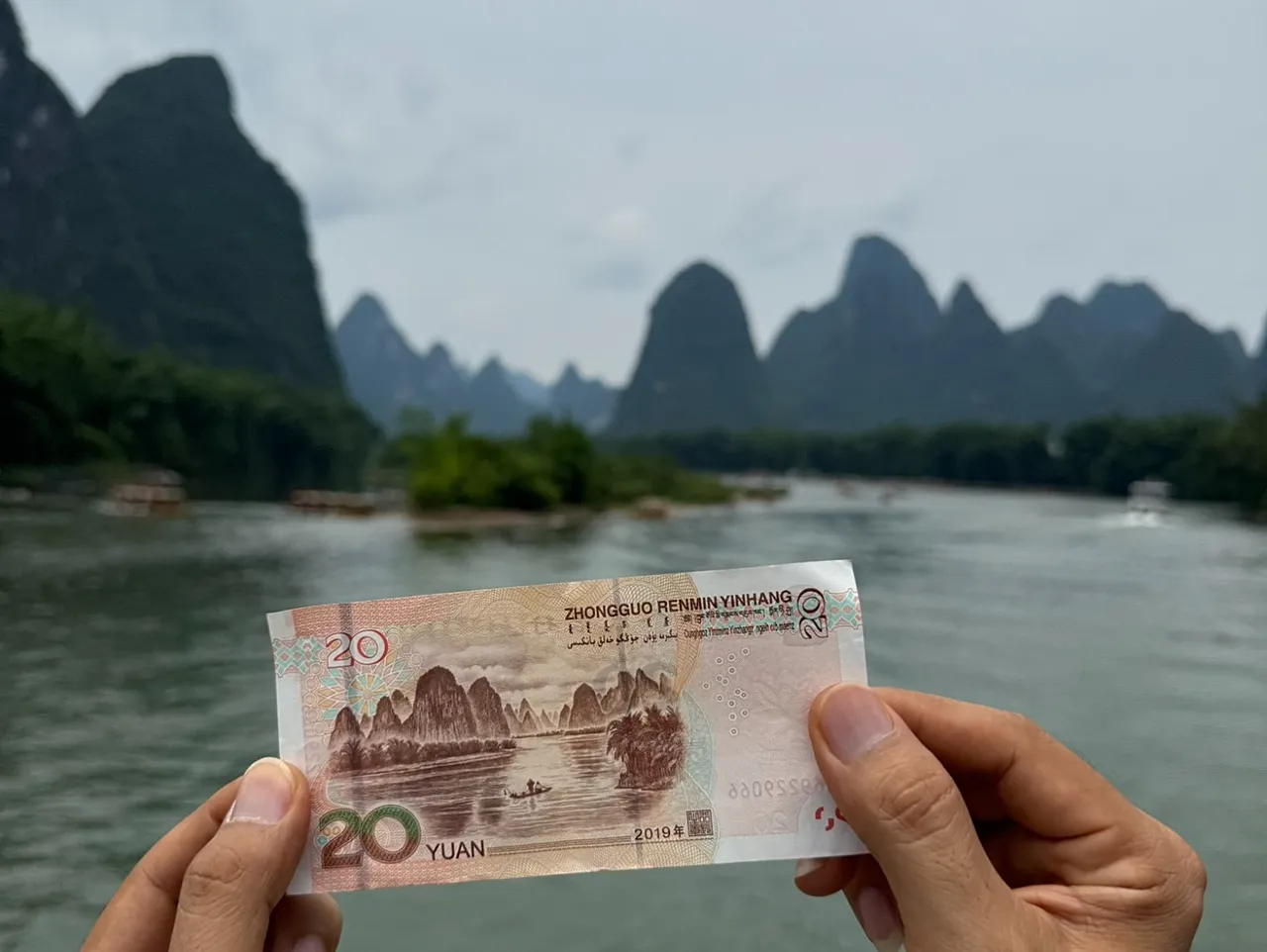 Le paysage de la rivière Li figure au dos du billet de 20 RMB
