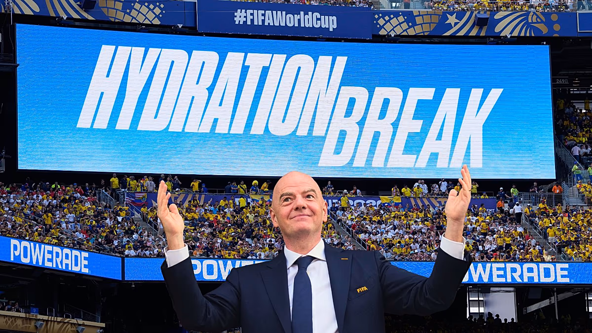 Pourquoi y a-t-il tant d'indignation face aux « pauses hydratation » de la FIFA lors de la Coupe du Monde de cette année ?