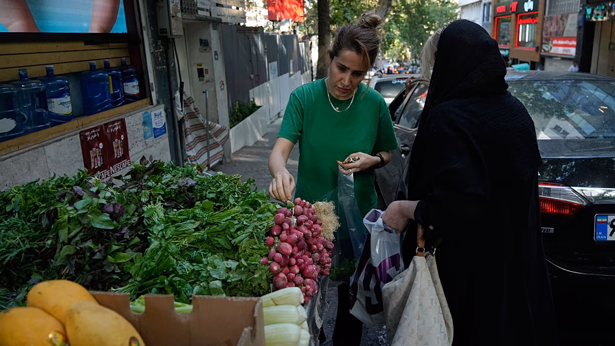 La spirale de l'inflation en Iran s'approfondit avec la chute du rial et la montée des tensions