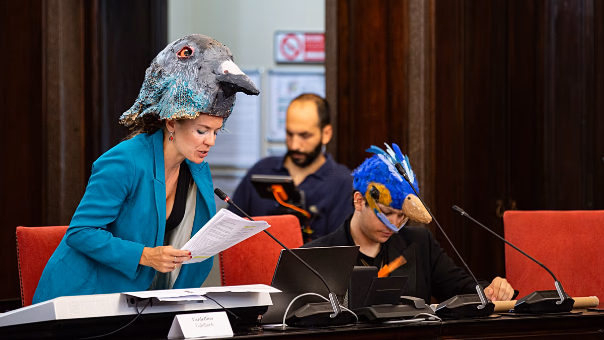 Pigeons, grenouilles et coléoptères se réunissent à l'hôtel de ville de Milan pour débattre des droits des animaux urbains