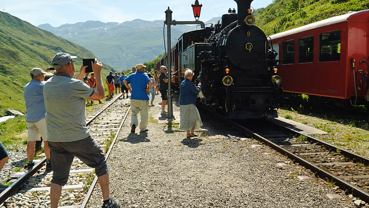 Ce chemin de fer à vapeur qui traverse les Alpes suisses fête son 100e anniversaire