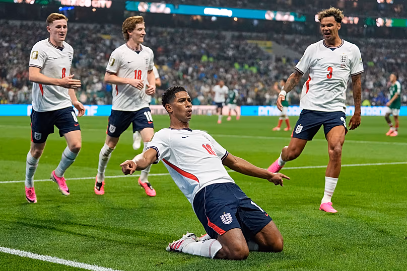 L'Anglais Jude Bellingham célèbre après avoir marqué son deuxième but lors des huitièmes de finale de la Coupe du monde de football contre le Mexique à Mexico, le 5 juillet 2026.