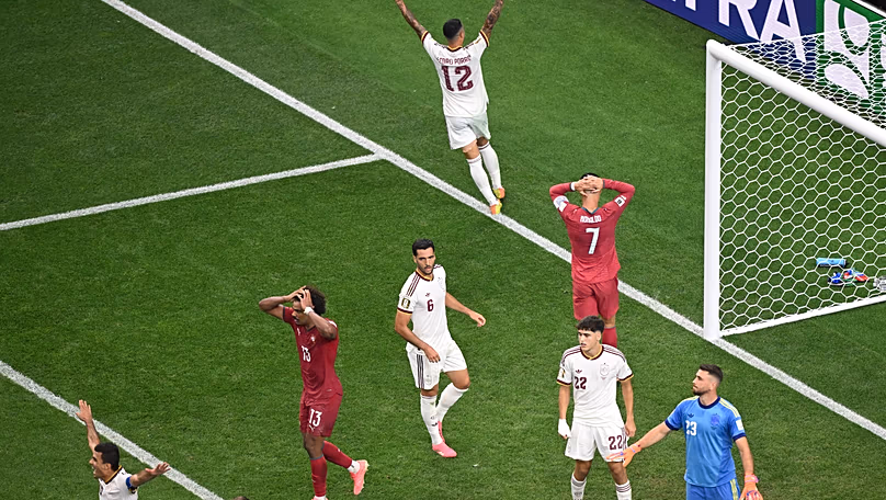 Les joueurs espagnols célèbrent la dernière minute des huitièmes de finale de la Coupe du monde de football entre le Portugal et l'Espagne à Arlington, Texas, près de Dallas, le lundi 6 juillet 2026.