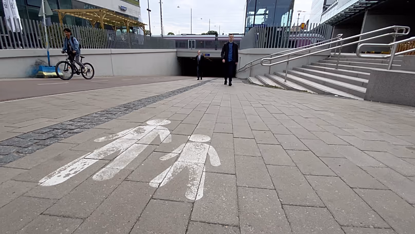 Aucune voiture autorisée. Un tunnel récemment ouvert réservé aux piétons et aux cyclistes