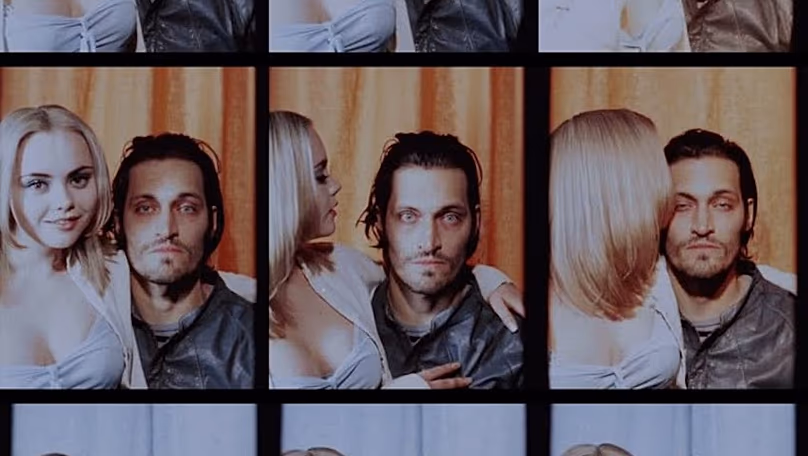 Layla (Christina Ricci) et Billy (Vincent Gallo) prennent des photos de photomaton dans une scène désormais emblématique de