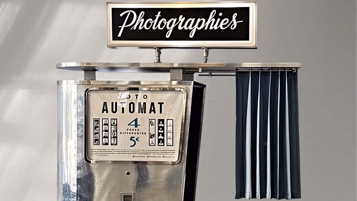 « Une fois le rideau tiré, la liberté est absolue » : la magie et le mystère des anciens photomatons