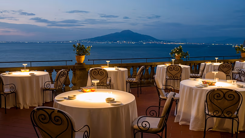 Le Grand Hôtel Excelsior Vittoria offre une vue sur le Vésuve