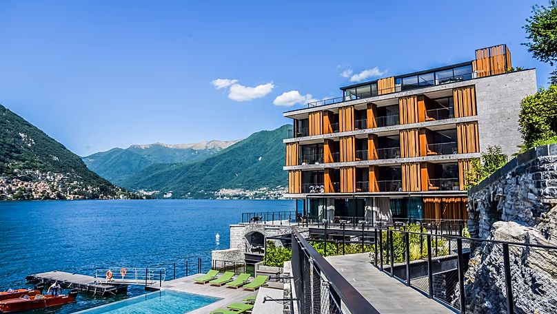 Les clients arrivent à Il Sereno Lago di Como par bateau