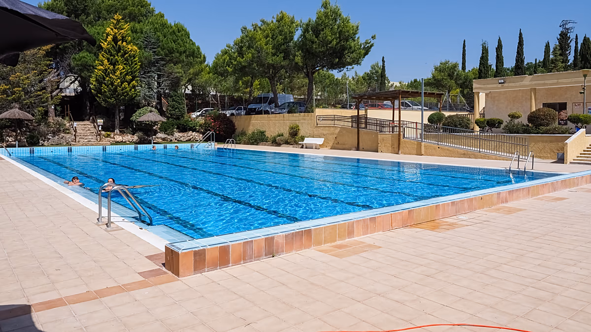 Un nuage toxique provenant d'une piscine municipale force le confinement à La Bisbal del Penedès, Tarragone