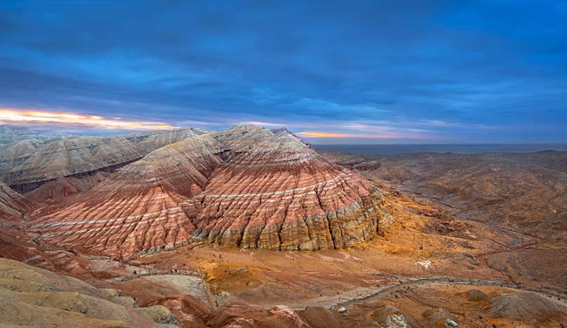 Les montagnes de craie d'Aktau