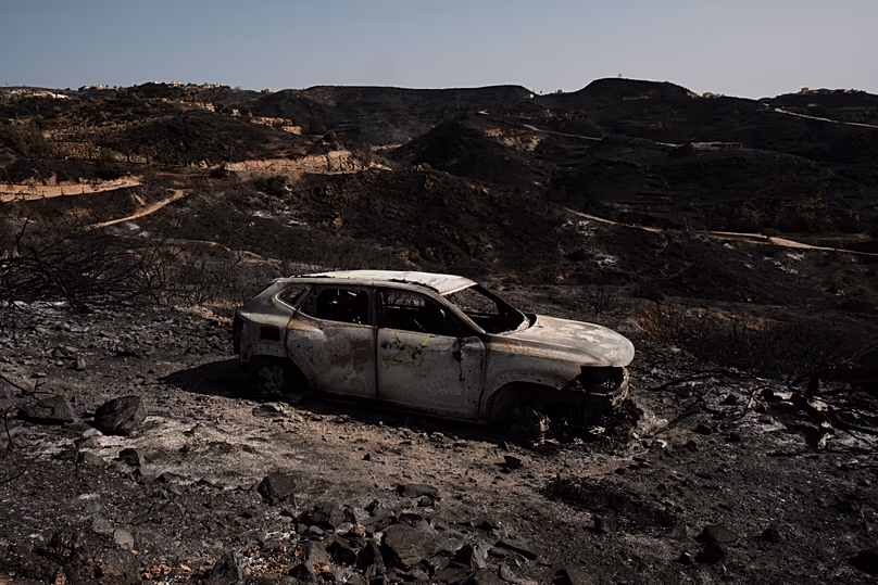 Vue d'une zone brûlée touchée par des incendies de forêt à Bedar, le 11 juillet 2026