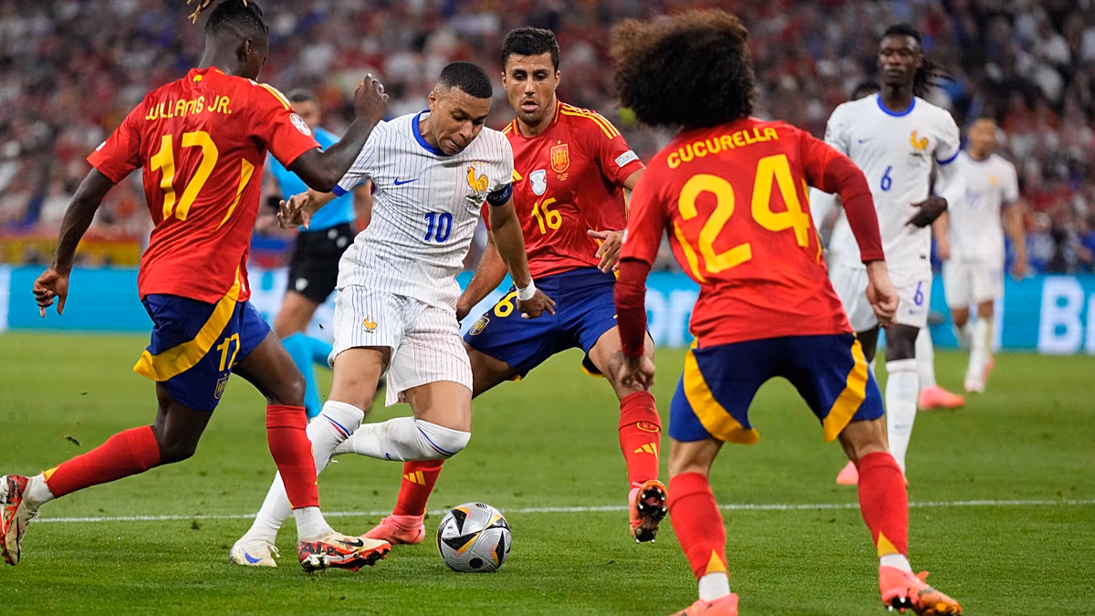 Rivalités amères et bottes d'or : une "composition pour les âges" en demi-finale de la Coupe du monde