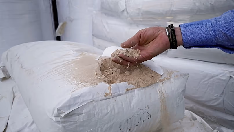 La farine d'épis de maïs est un exemple de la manière dont les matériaux mis au rebut dans une chaîne d'approvisionnement industrielle peuvent être recyclés de manière créative et transformés en de nouvelles matières premières.