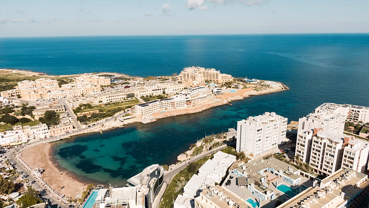 Aventures aquatiques : les meilleures îles d'Europe pour les sports nautiques, la plongée, le surf et bien plus encore