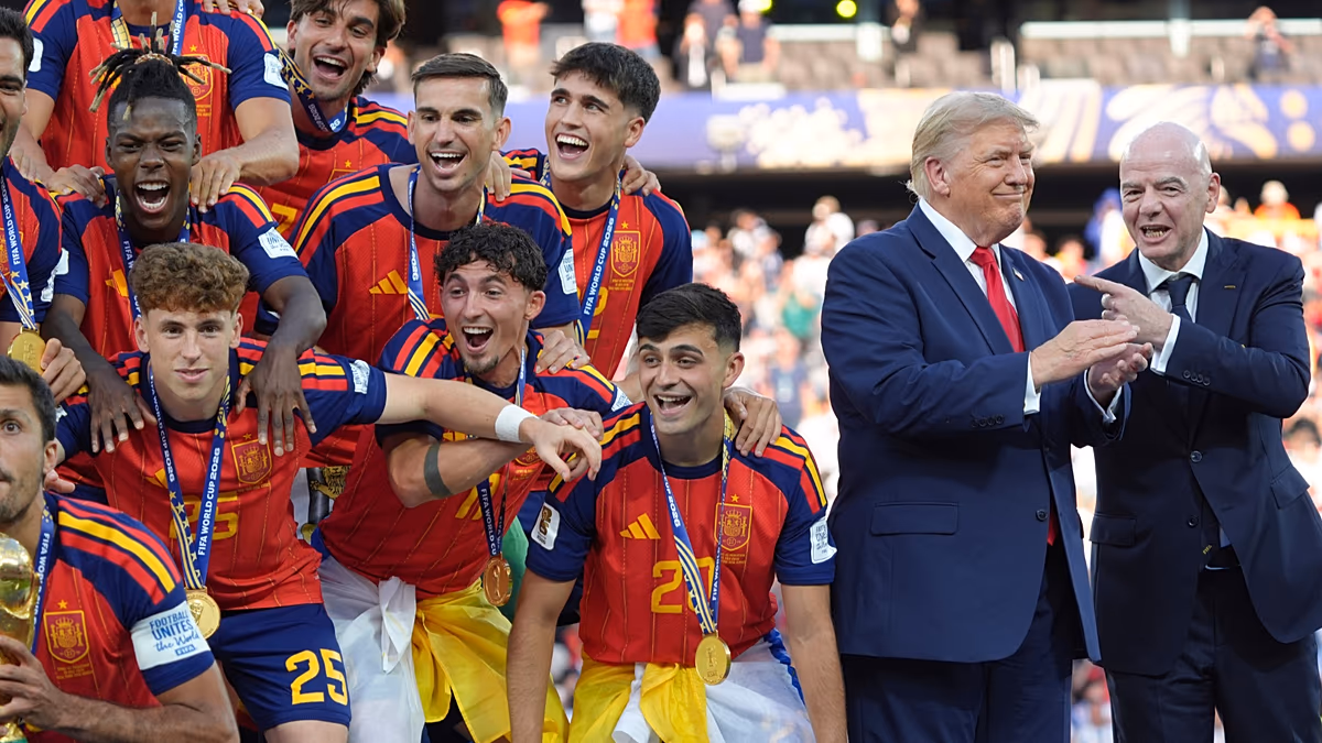 Le photobombing de Donald Trump sur La Roja devient viral après la victoire de l'Espagne à la Coupe du monde
