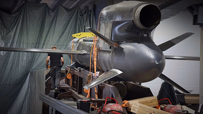 Des ouvriers inspectent des missiles Flamingo dans une usine secrète de Fire Point en Ukraine, le jeudi 14 août 2025.