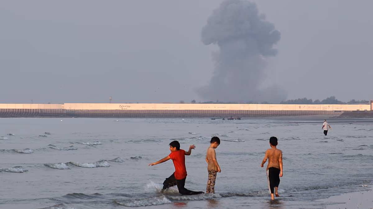 Les producteurs de pétrole du Golfe se précipitent pour construire des alternatives au détroit d'Ormuz alors que le pétrole atteint 100 dollars