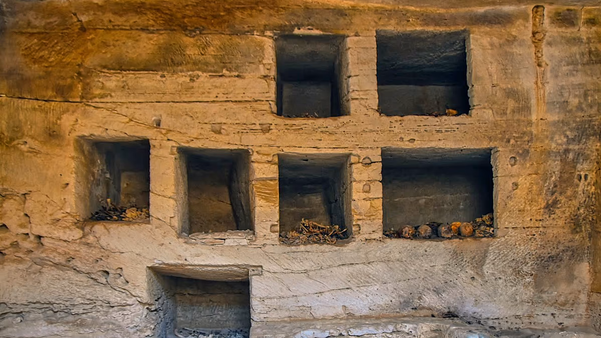 Archéologie : 18 tombes antiques en Égypte contiennent des amulettes à « langue d'or »