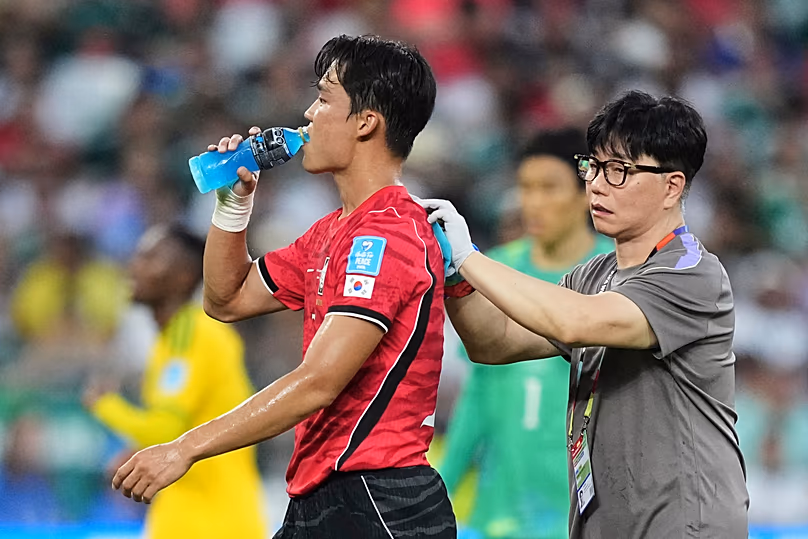 Oh Hyeon-gyu (18) de Corée du Sud pendant la pause d'hydratation lors du match de football du groupe A de la coupe du monde entre l'Afrique du Sud et la Corée du Sud.