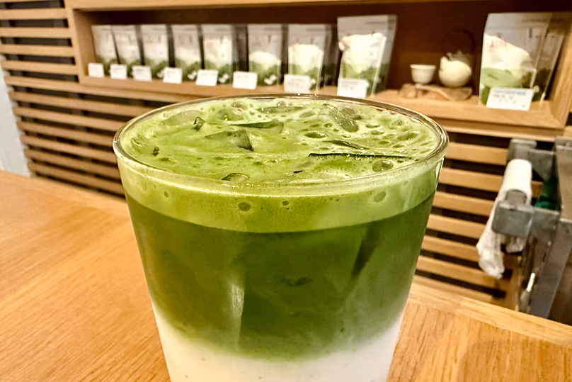 Le Matcha est du thé vert finement moulu traditionnellement utilisé lors de la cérémonie du thé japonaise.