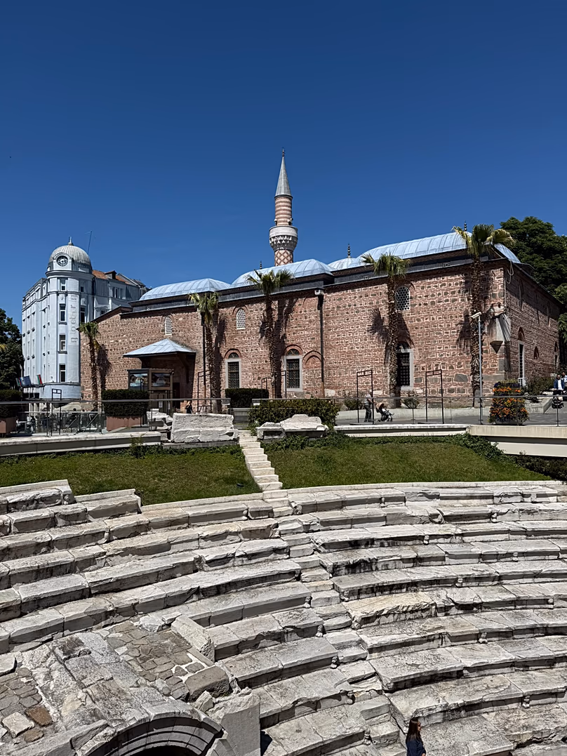 La mosquée Djumaya de l'époque ottomane se trouve juste à côté du stade romain de Philippopolis