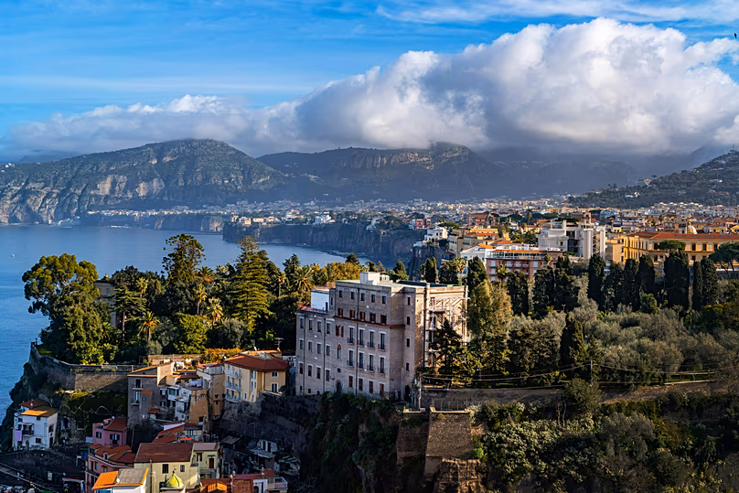 À Sorrente, dans le sud de l'Italie, se promener en ville en bikini ou en maillot de bain peut vous valoir une amende pouvant aller jusqu'à 500 €.