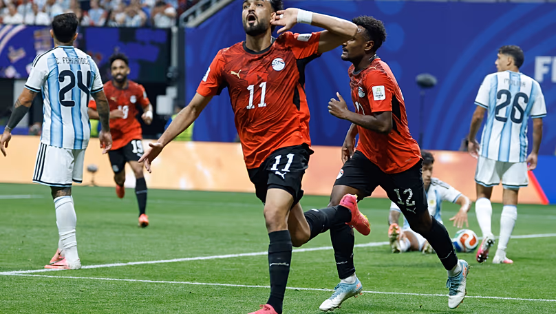 Mostafa Zico (11 ans), d'Égypte, célèbre le premier but de son équipe lors des huitièmes de finale de la Coupe du monde entre l'Argentine et l'Égypte.