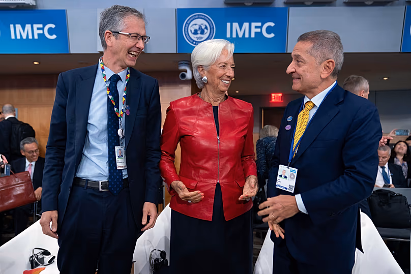 Pablo Hernández de Cos, directeur général de la BRI, la présidente de la BCE Christine Lagarde et le gouverneur de la Banque d'Italie Fabio Panetta lors de la réunion du CMFI, le 17 octobre 2025.