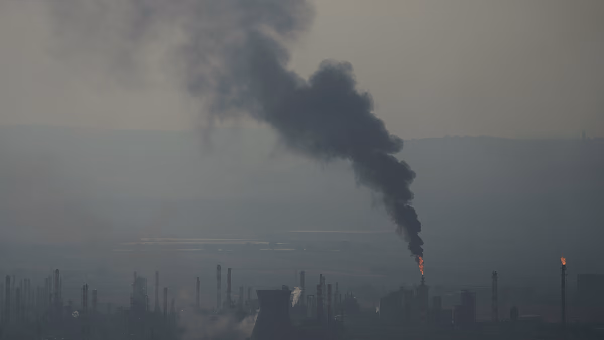 La demande mondiale de pétrole devrait connaître sa première baisse annuelle depuis la pandémie de COVID-19, selon l'AIE