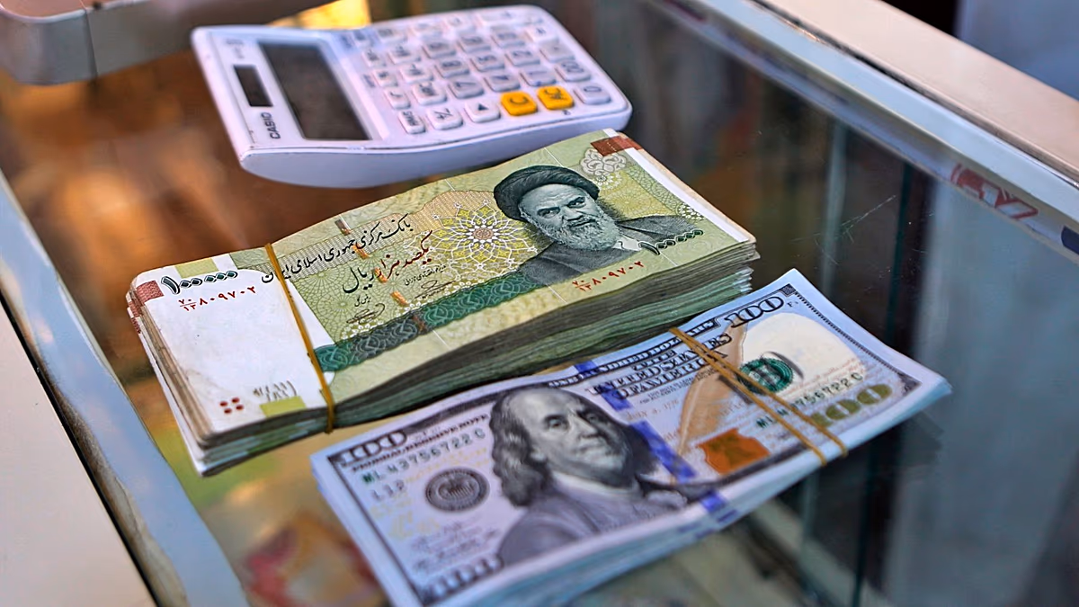 Le dollar américain atteint un niveau record en Iran alors que le rial s'affaiblit dans un contexte de reprise du conflit régional