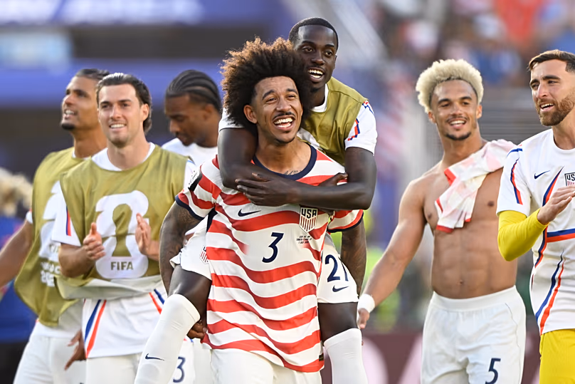 Les États-Unis célèbrent leur victoire en huitièmes de finale de la Coupe du monde de football entre les États-Unis et la Bosnie à Santa Clara, en Californie, le mercredi 1er juillet.