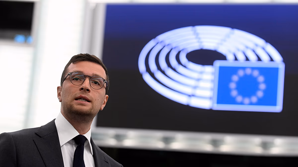 Les procureurs mènent des perquisitions dans toute l’Europe sur des allégations de détournement de fonds par le défunt groupe d’extrême droite européen