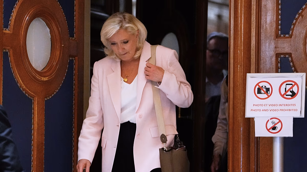 Marine Le Pen s'engage à se présenter à l'élection présidentielle française de 2027 malgré sa condamnation pour fraude
