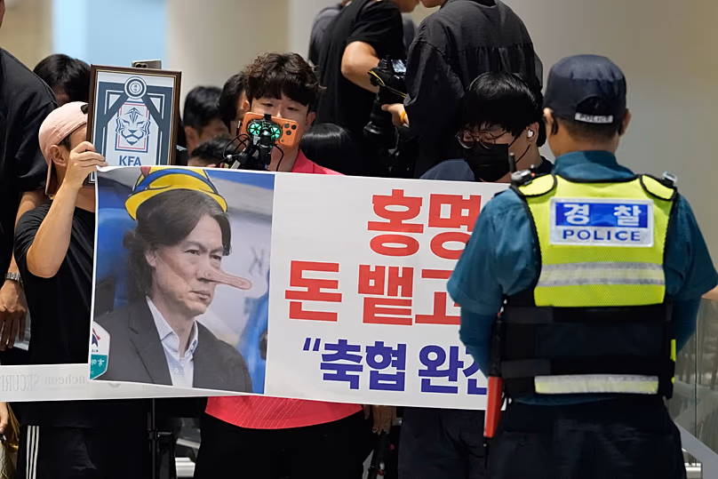 Des fans en colère à l'aéroport international d'Incheon
