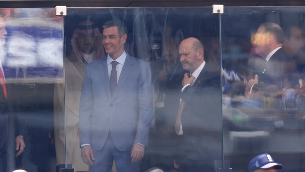 Trump et Sánchez se rencontrent en finale de la Coupe du monde après près de deux ans de tensions diplomatiques