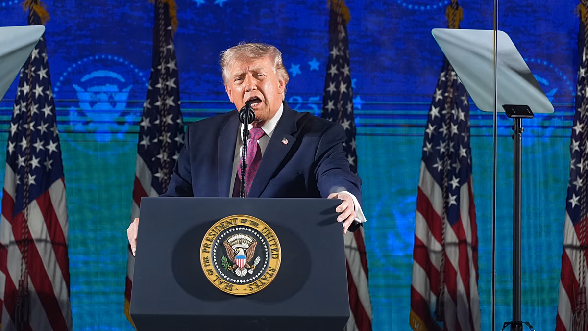 Trump met en garde contre la menace communiste alors que le défilé à Washington est annulé en raison de la canicule