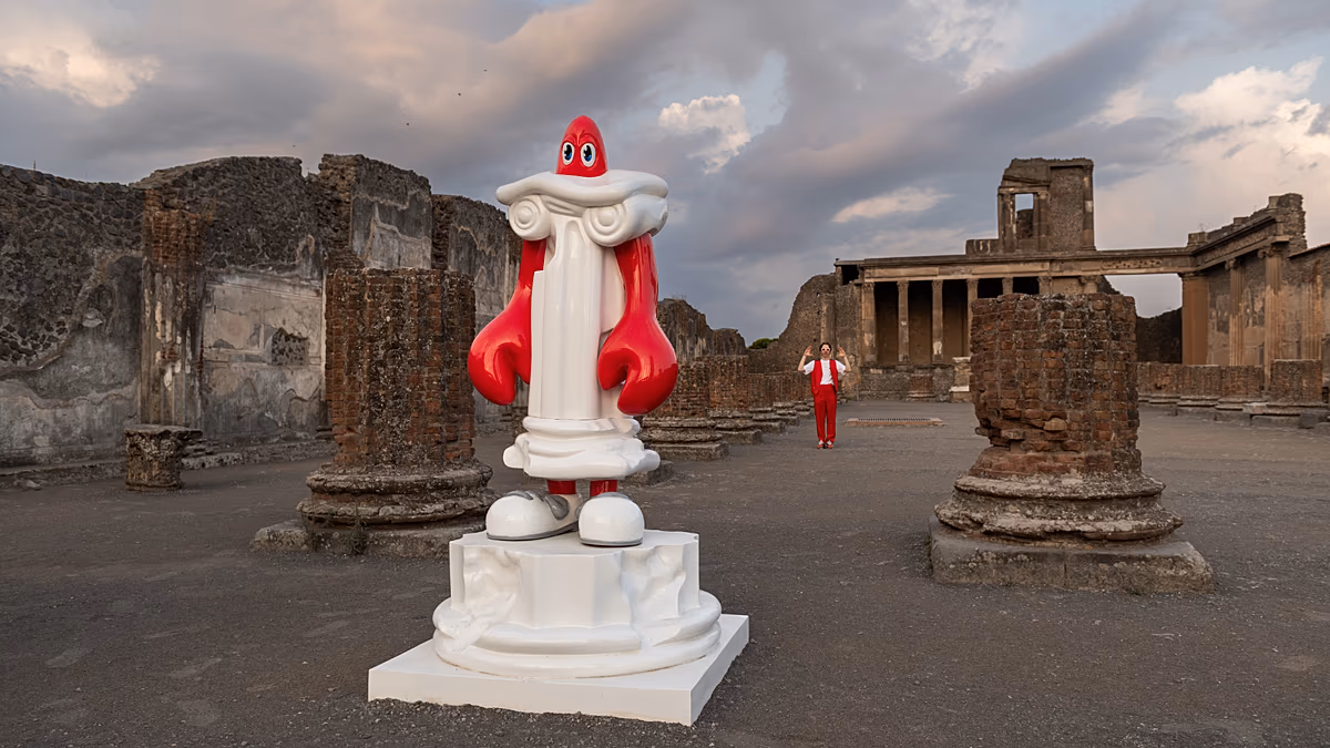 Que font les homards géants à Pompéi ? Les ruines antiques rencontrent le pop art dans la plus grande installation de Philip Colbert