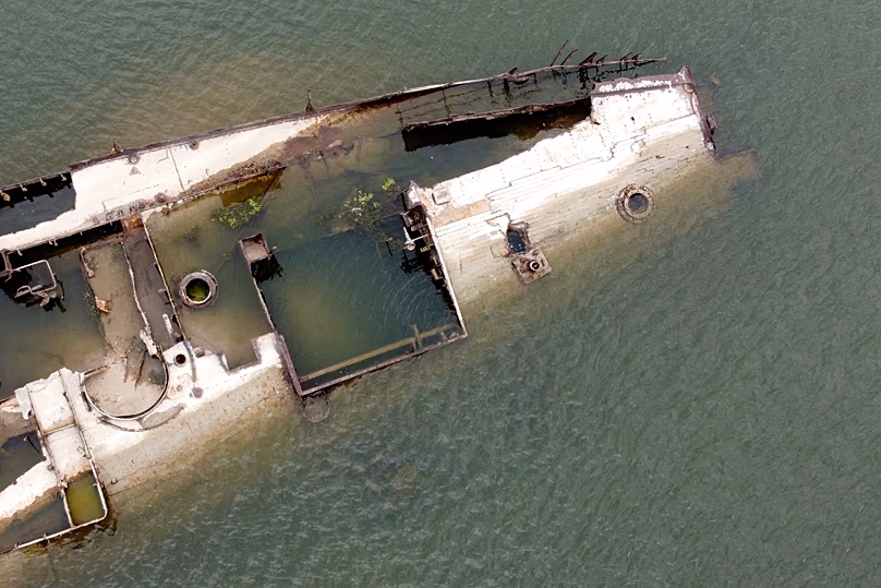 Épave d'un navire de guerre allemand de la Seconde Guerre mondiale dans le Danube près de Prahovo en Serbie, 22 août 2022