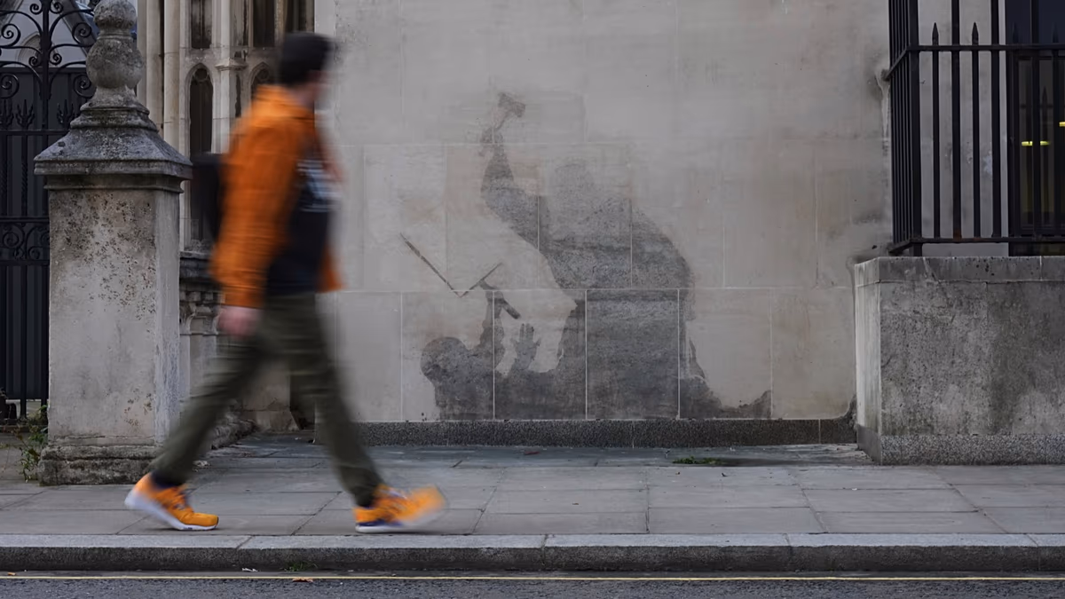 La suppression de trois œuvres de Banksy a coûté près de 150 000 £ aux contribuables britanniques.