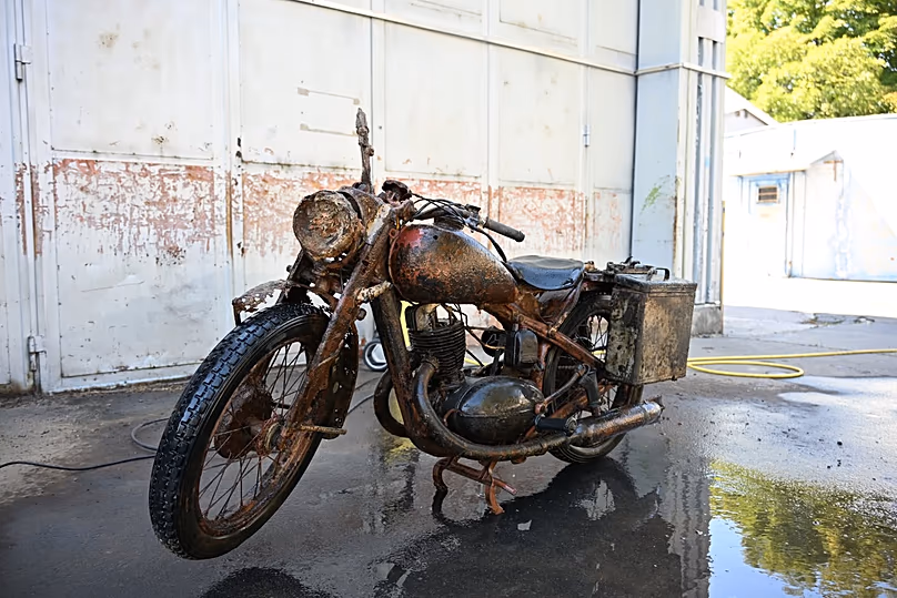 Une moto de la Wehrmacht récupérée dans le Danube à Budapest (c) Volksbund für Kriegsgräberfürsorge