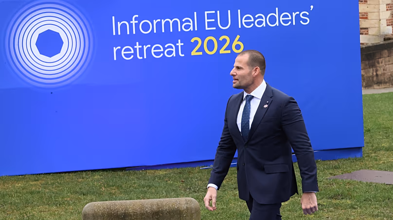 Le Premier ministre maltais Robert Abela arrive à un sommet européen à Bilzen-Hoeselt, en Belgique, le 12 février 2026.