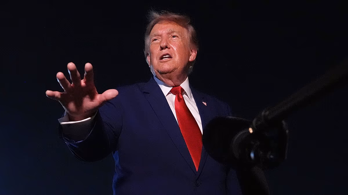 Trump salue le blocus du « mur d'acier » et affirme que les États-Unis garderont le contrôle du détroit d'Ormuz