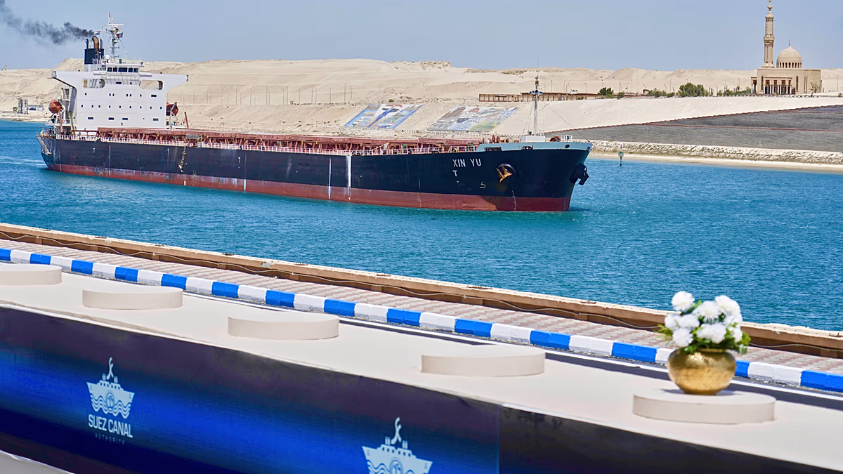 Maersk rétablit un autre service d'expédition via Suez, mais un retour plus large reste lointain
