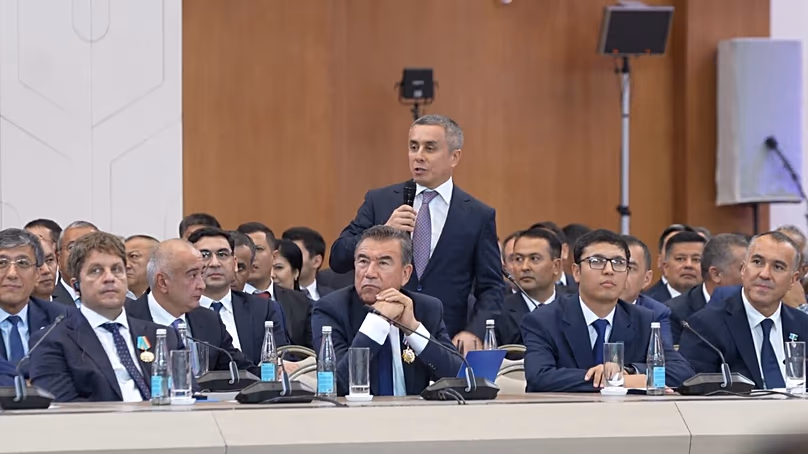 Le propriétaire de Perfectum et Beeline Ouzbékistan présente sa proposition au président