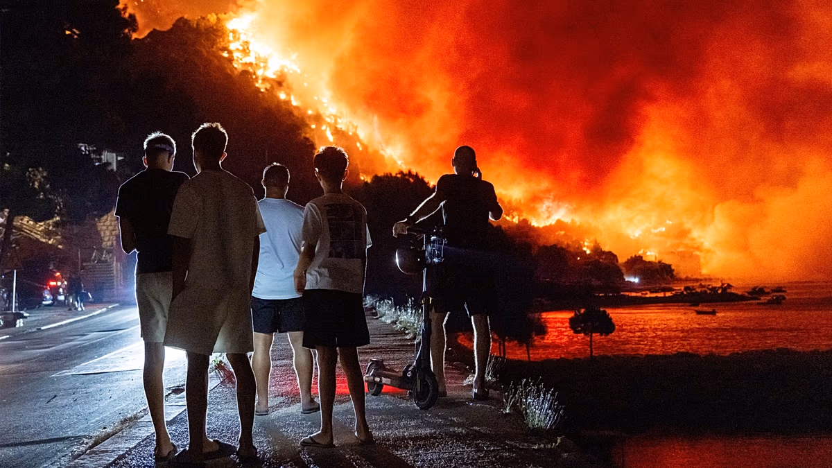 Au moins 10 personnes en soins intensifs et des milliers fuient les intenses incendies de forêt en Croatie