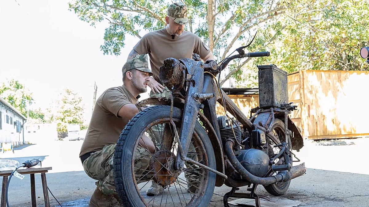 Une moto de la Wehrmacht venue du Danube donne vie au siège de Budapest